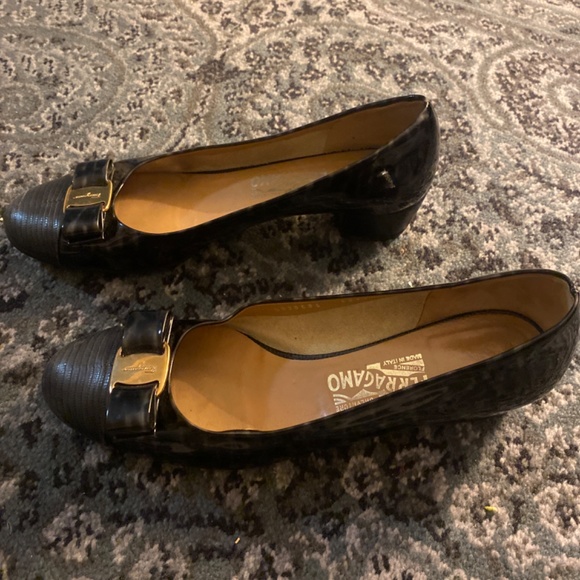 Used Ferragamo Vara Pump Leather and patent leather - Picture 2 of 3